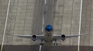 787 Dreamliner Gets Vertical